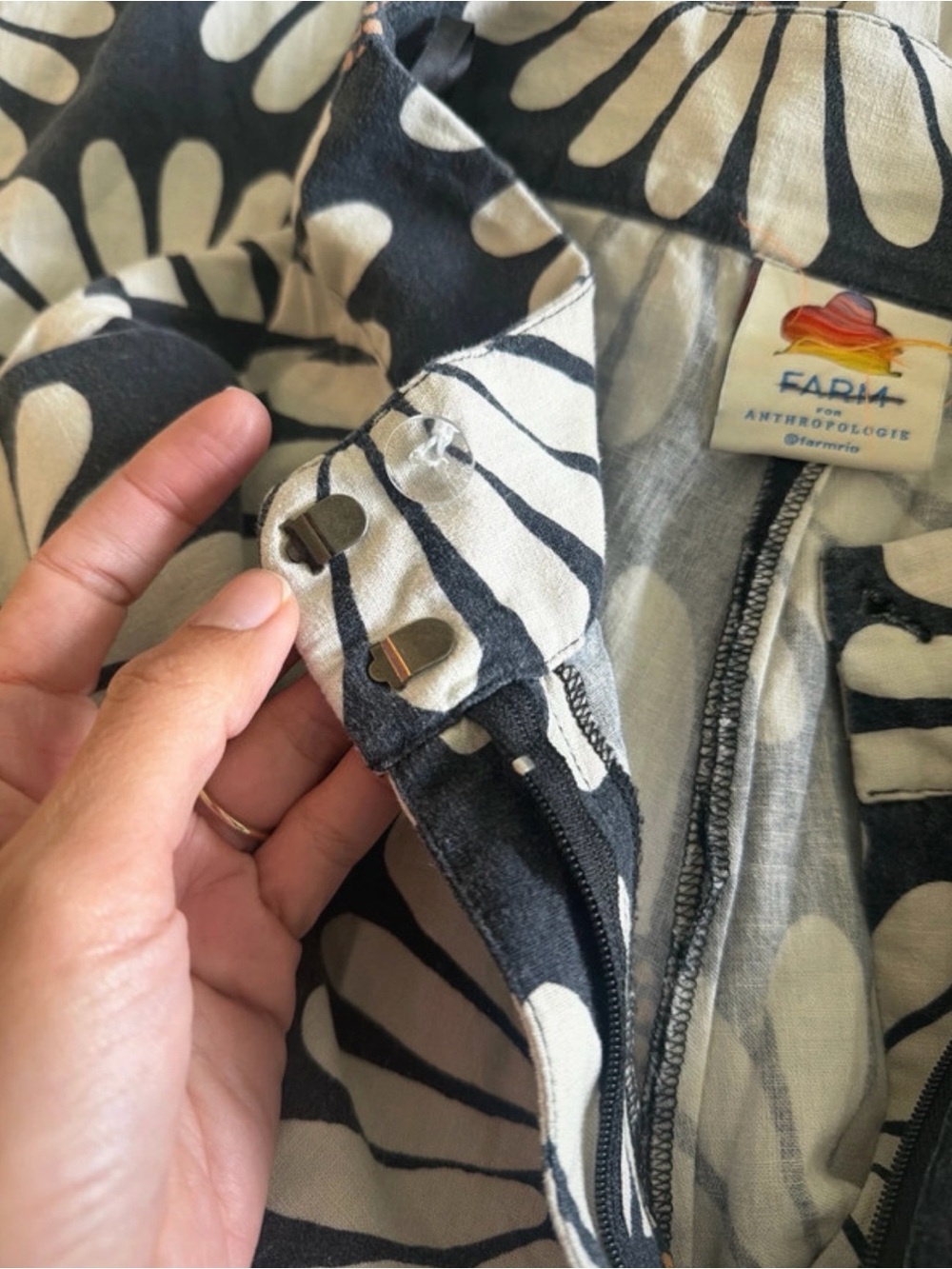 FARM Rio Wide-Leg Daisy Print Pants size small - Picture 3 of 4
